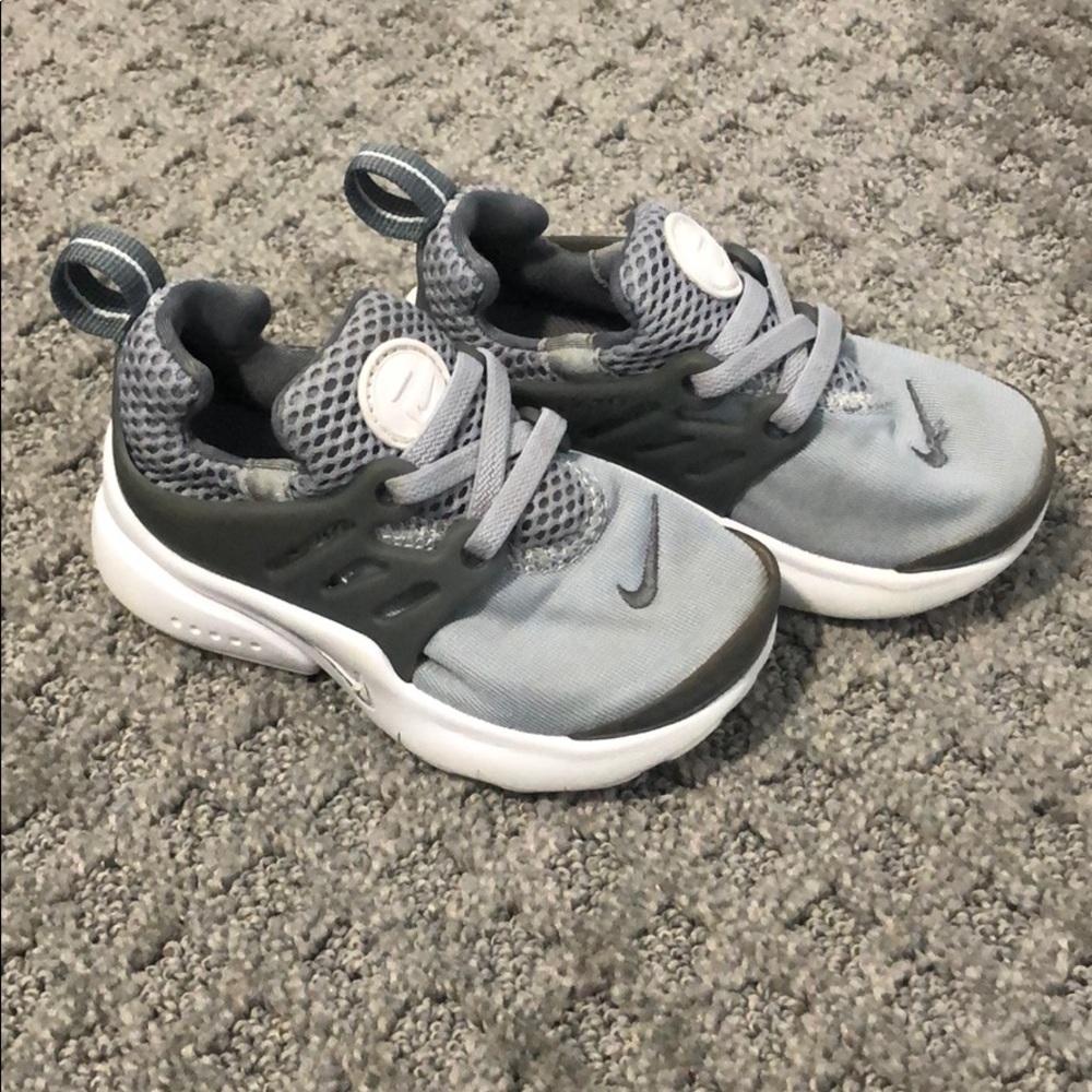 Toddler Nike’s No tie slip on shoes